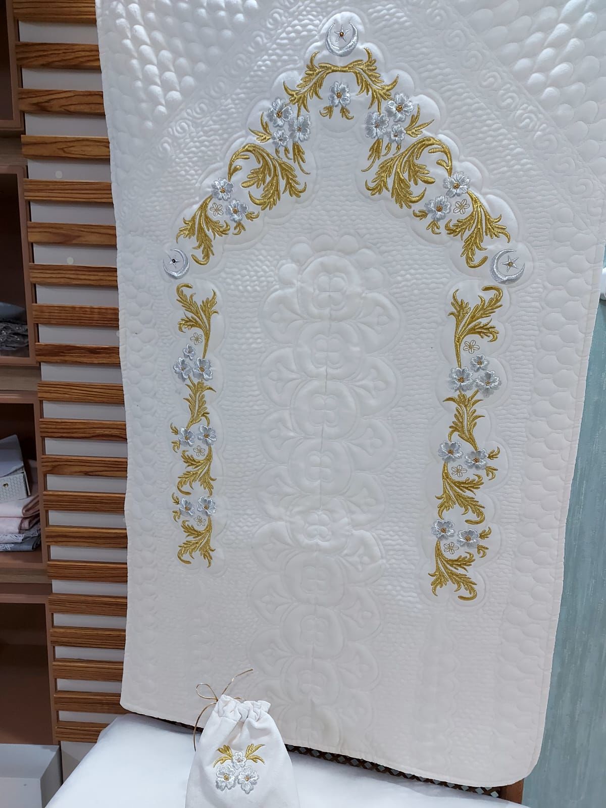 MARAŞ İŞİ AY YILDIZ SECCADE TAKIMI 3 PARÇA (ÜRÜNLERİMİZ GÖRSEL AMAÇLIDIR SİPARİŞ ALINIR)