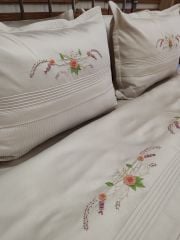 BREZİLYA NAKIŞLI NEVRESİM VE PİKE TAKIMI (ÜRÜNÜMÜZ GÖRSEL AMAÇLI SİPARİŞ ALINIR )