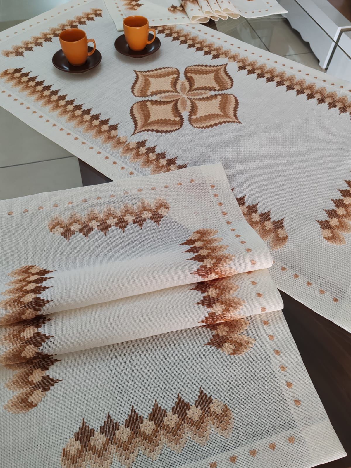 BARGELLO NAKIŞLI SALON TAKIMI(ÜRÜNLERİMİZ GÖRSEL AMAÇLIDIR SİPARİŞ ALINIR)