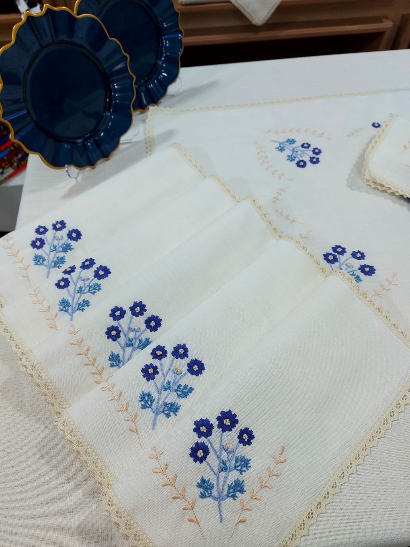 Elde Brezilya İşi ve Makina Nakışı Mutfak Takımı (ÜRÜNLERİMİZ GÖRSEL AMAÇLIDIR SİPARİŞ ALINIR)