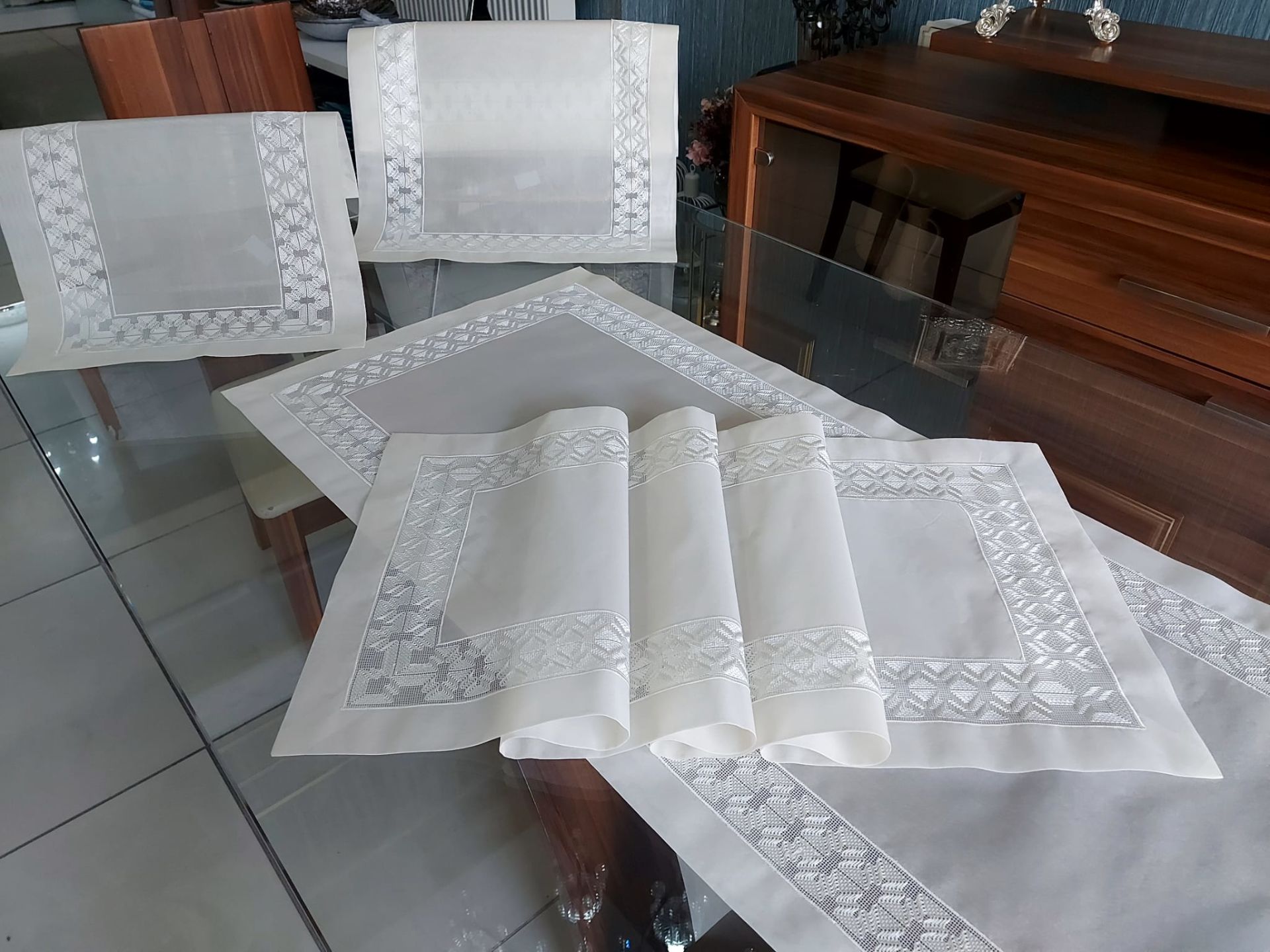 Ödemiş İpeği Arnavut İşi Salon Takımı (ÜRÜNLERİMİZ GÖRSEL AMAÇLIDIR SİPARİŞ ALINIR))