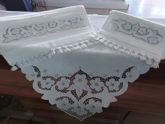 BEYAZ İŞ BOHÇA TAKIMI ELDE PÜSKÜL BAĞLAMA (ÜRÜNLERİMİZ GÖRSEL AMAÇLIDIR SİPARİŞ ALINIR)