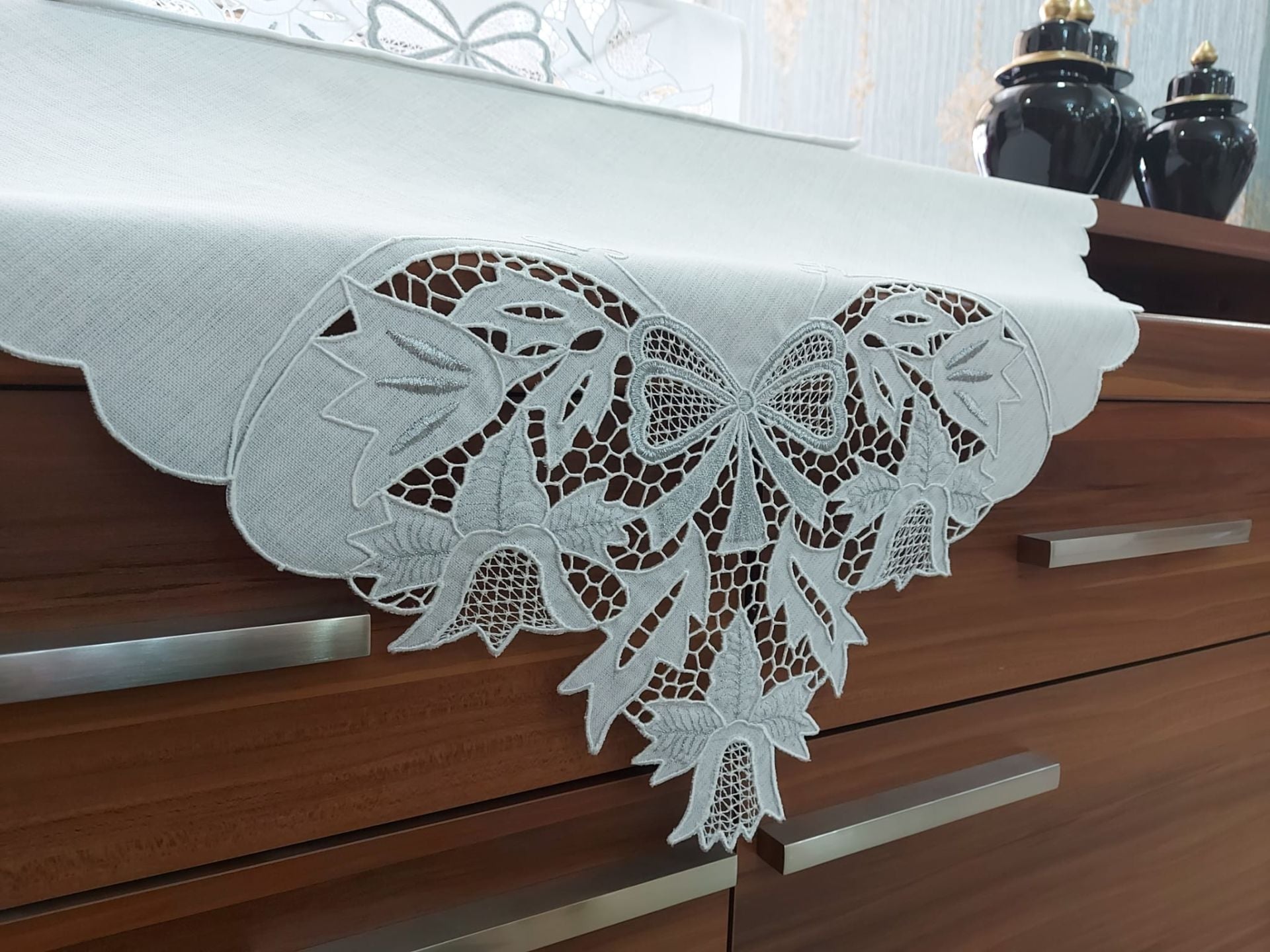 BEYAZ İŞ BOHÇA TAKIMI -2-ELDE PÜSKÜL BAĞLAMA (ÜRÜNLERİMİZ GÖRSEL AMAÇLIDIR SİPARİŞ ALINIR)