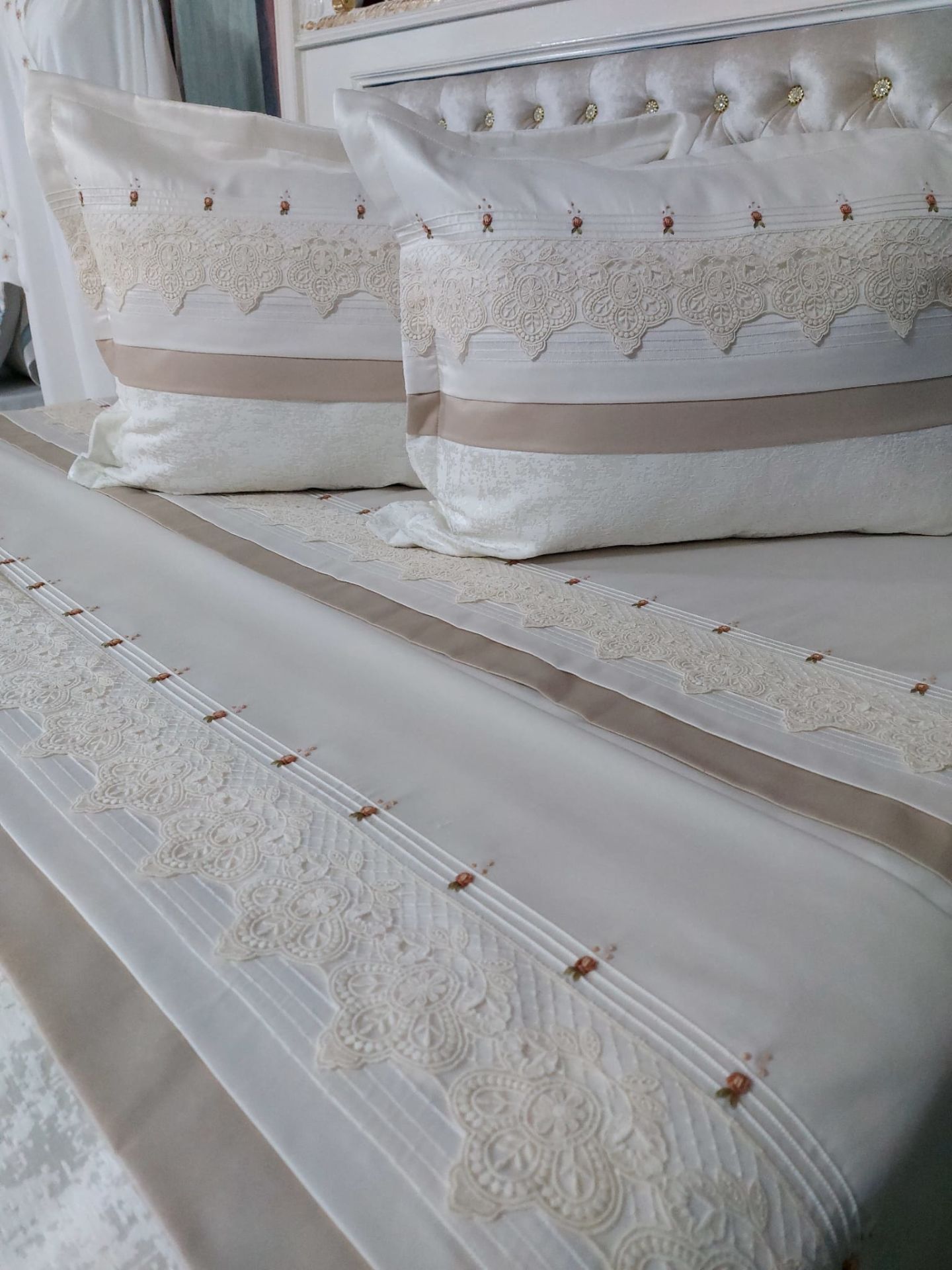 BREZİLYA NAKIŞLI NEVRESİM VE PİKE TAKIMI (ÜRÜNLERİMİZ GÖRSEL AMAÇLIDIR SİPARİŞ ALINIR)