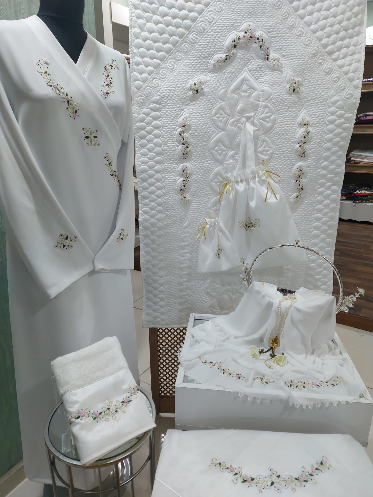 BREZİLYA İŞİ SECCADE TAKIMI (ÜRÜNLERİMİZ GÖRSEL AMAÇLIDIR SİPARİŞ ALINIR)