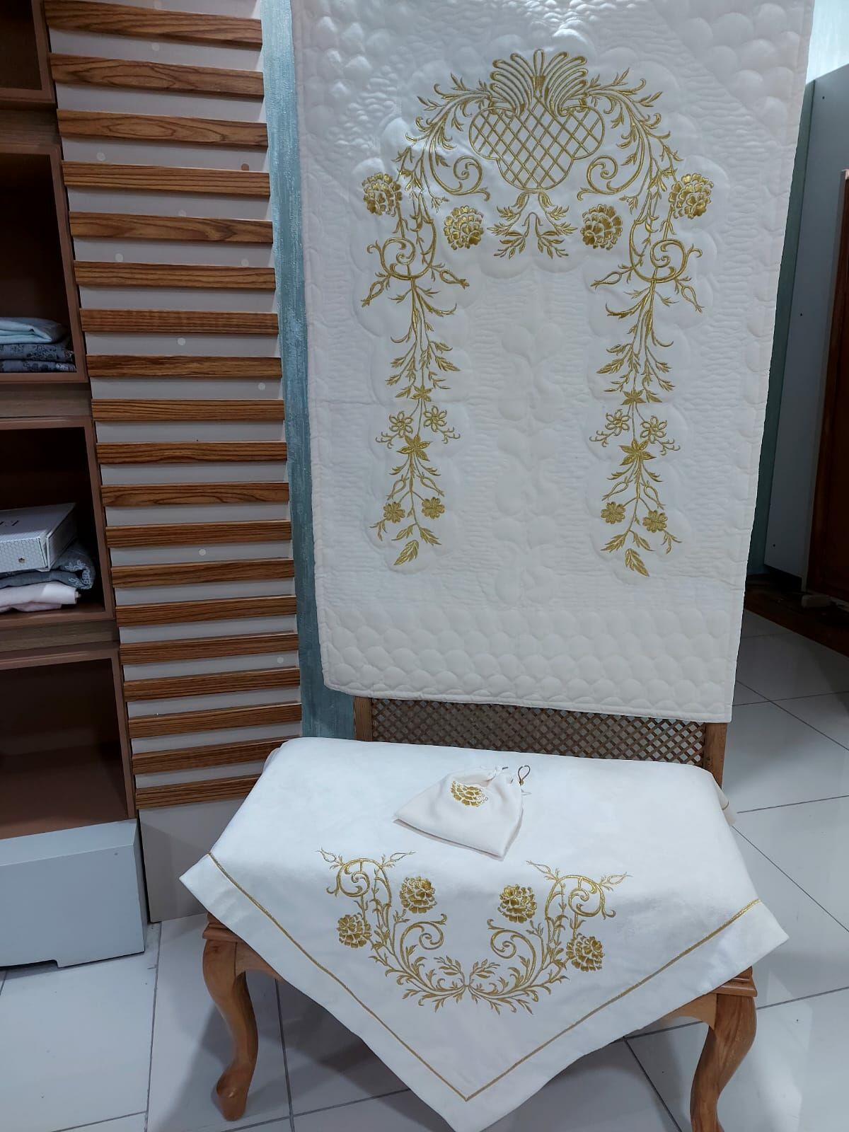 MARAŞ İŞİ NİLÜFER MODEL SECCADE TAKIMI 3 PARÇA (ÜRÜNLERİMİZ GÖRSEL AMAÇLIDIR SİPARİŞ ALINIR)