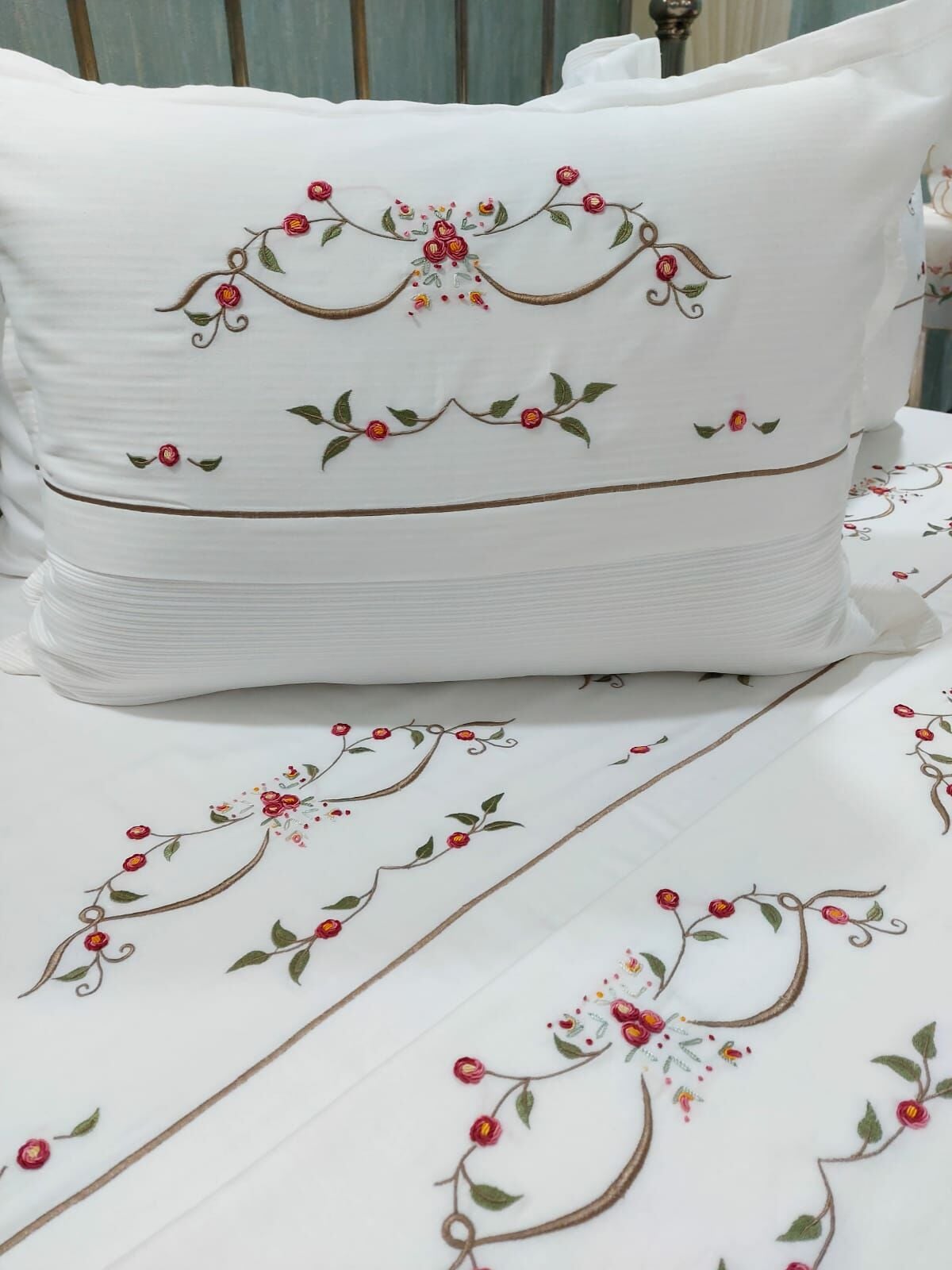 BREZİLYA İŞİ PİKE VE NEVRESİM TAKIMI (ÜRÜNLERİMİZ GÖRSEL AMAÇLIDIR SİPARİŞ ALINIR)