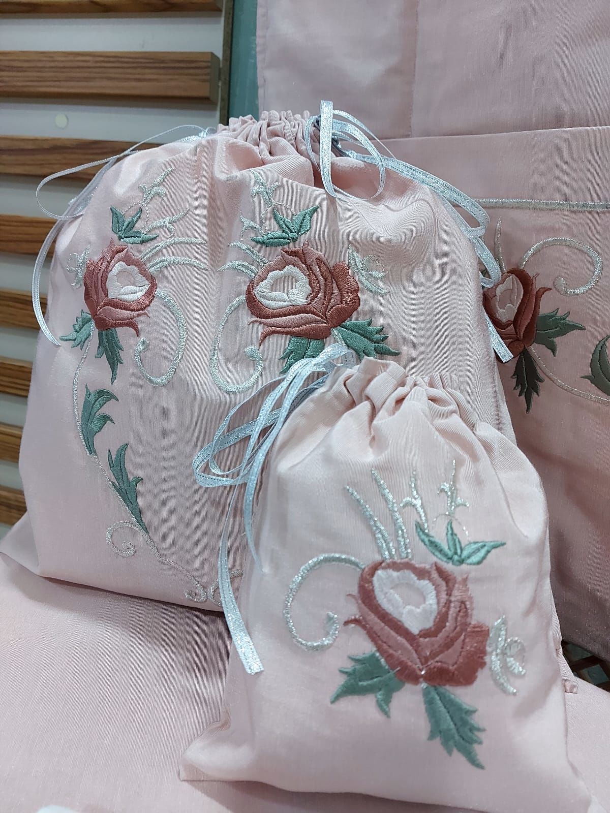 GÜLLÜ SECCADE TAKIMI (ÜRÜNLERİMİZ GÖRSEL AMAÇLIDIR SİPARİŞ ALINIR)