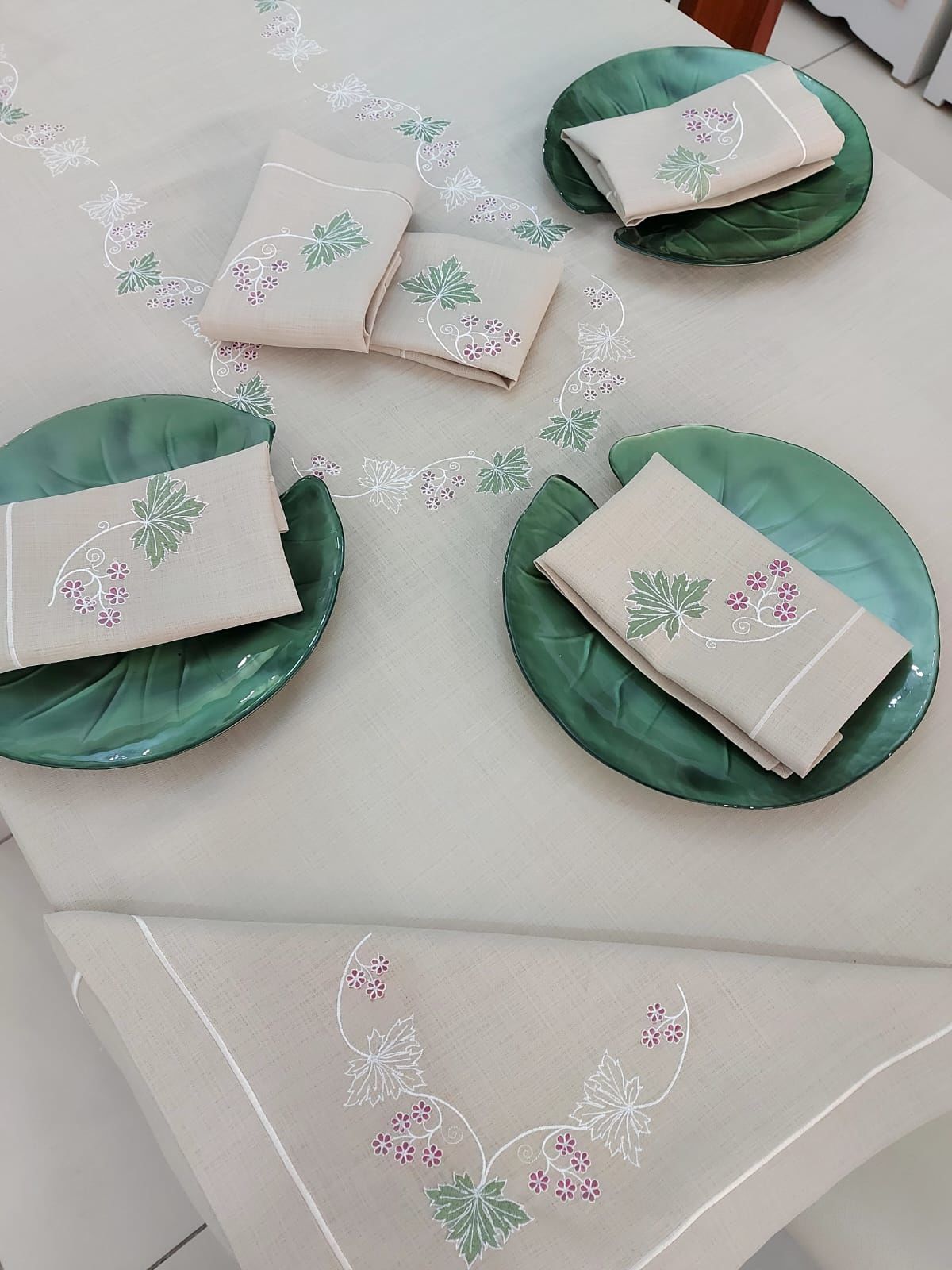 YAPRAK DESEN SERVİS TAKIMI (ÜRÜNLERİMİZ GÖRSEL AMAÇLIDIR SİPARİŞ ALINIR)