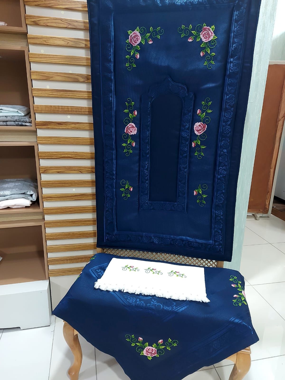 KANEVİÇE SECCADE TAKIMI (ÜRÜNLERİMİZ GÖRSEL AMAÇLIDIR SİPARİŞ ALINIR)