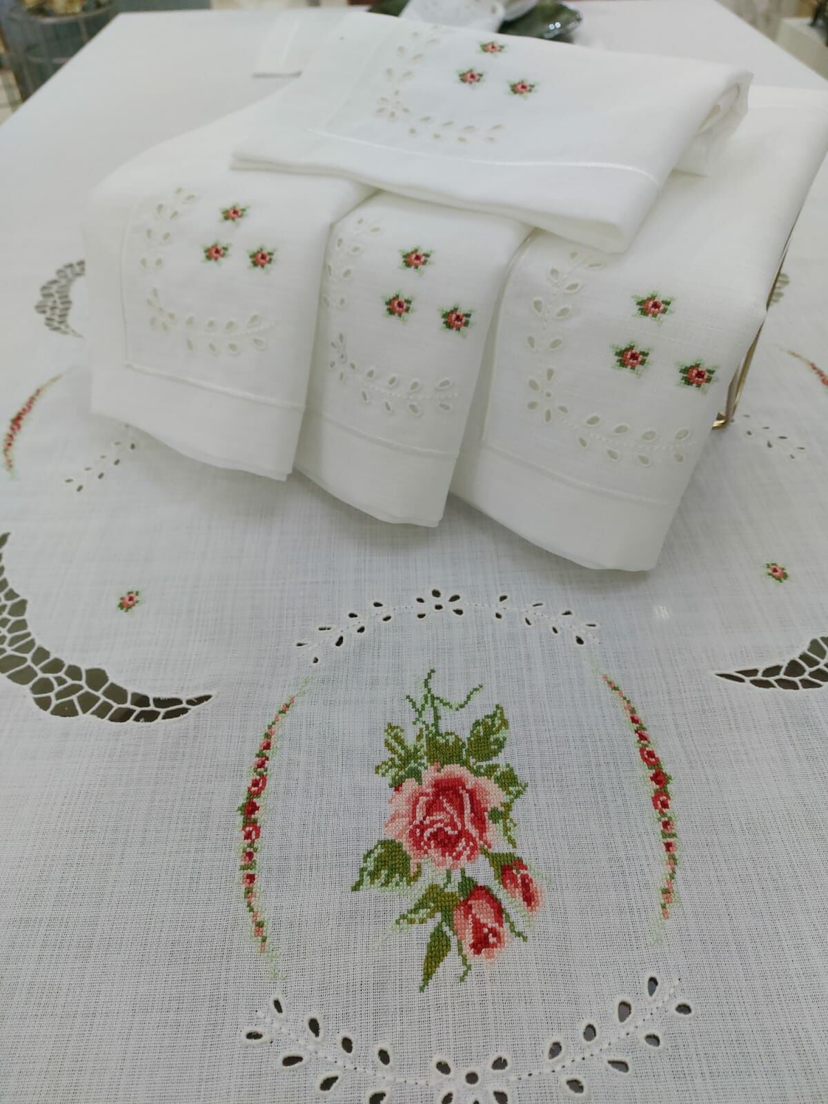 BEYAZ İŞ VE KANEVİÇE SERVİS TAKIMI (ÜRÜNÜMÜZ GÖRSEL AMAÇLIDIR SİPARİŞ ALINIR )