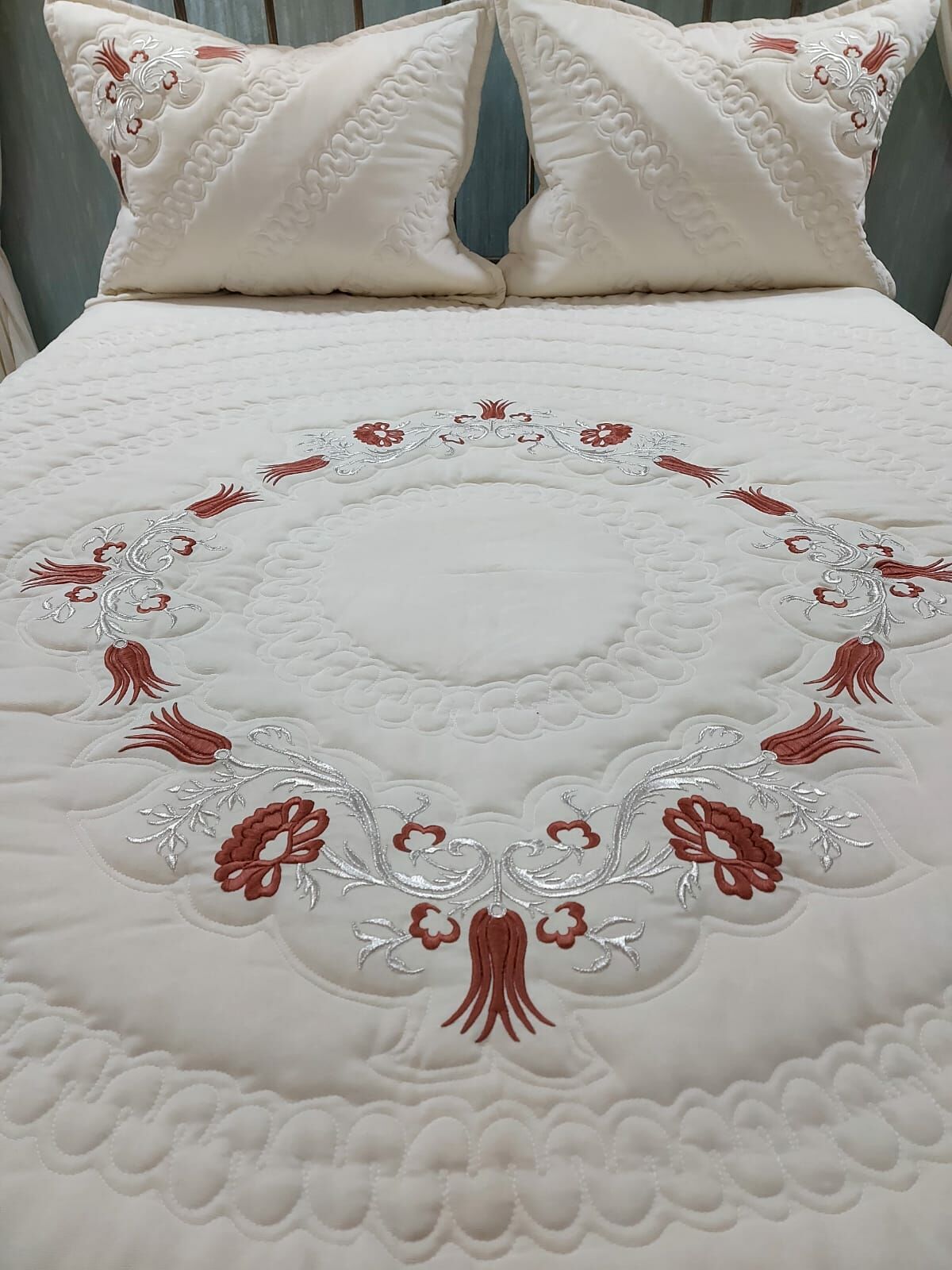 LALE MODEL YATAK ÖRTÜSÜ (ÜRÜNLERİMİZ GÖRSEL AMAÇLIDIR SİPARİŞ ALINIR)