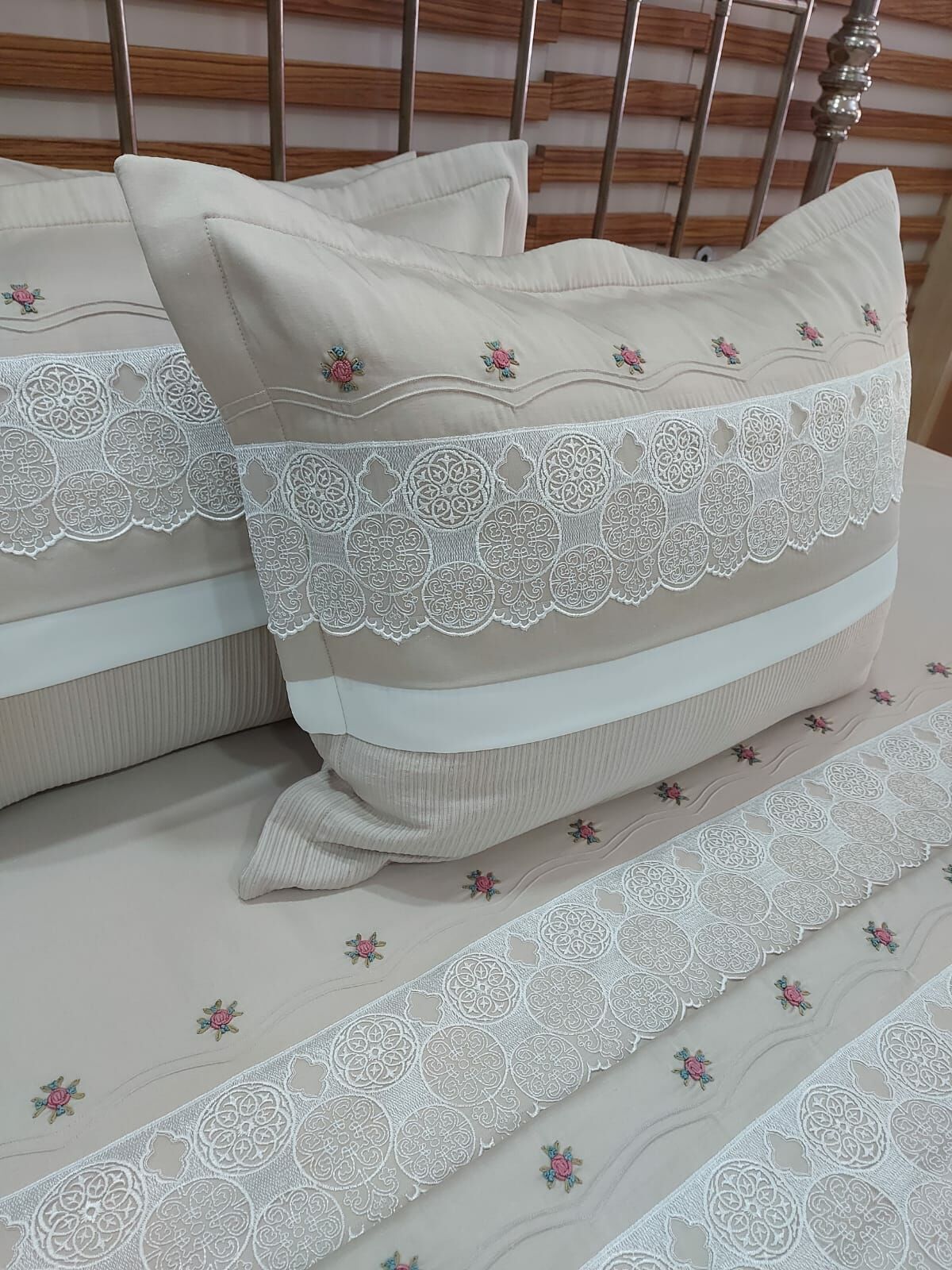 BREZİLYA İŞİ NEVRESİM VE PİKE TAKIMI (ÜRÜNLERİMİZ GÖRSELAMAÇLIDIR SİPARİŞ ALINIR)