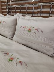 BREZİLYA NAKIŞLI NEVRESİM VE PİKE TAKIMI (ÜRÜNÜMÜZ GÖRSEL AMAÇLI SİPARİŞ ALINIR )