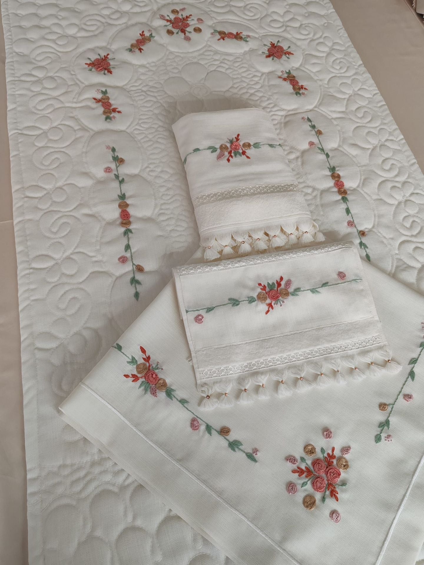 BREZİLYA İŞİ SECCADE TAKIMI ( ÜRÜNÜMÜZ GÖRSEL AMAÇLI SİPARİŞ ALINIR)