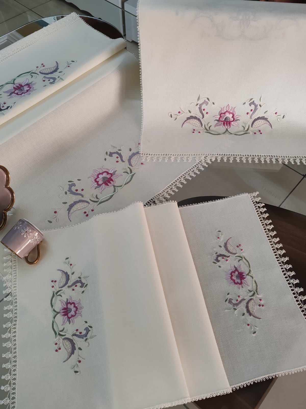 İĞNE OYALI MAKİNE NAKIŞLI SALON TAKIMI (ÜRÜNLERİMİZ GÖRSEL AMAÇLIDIR SİPARİŞ ALINIR)