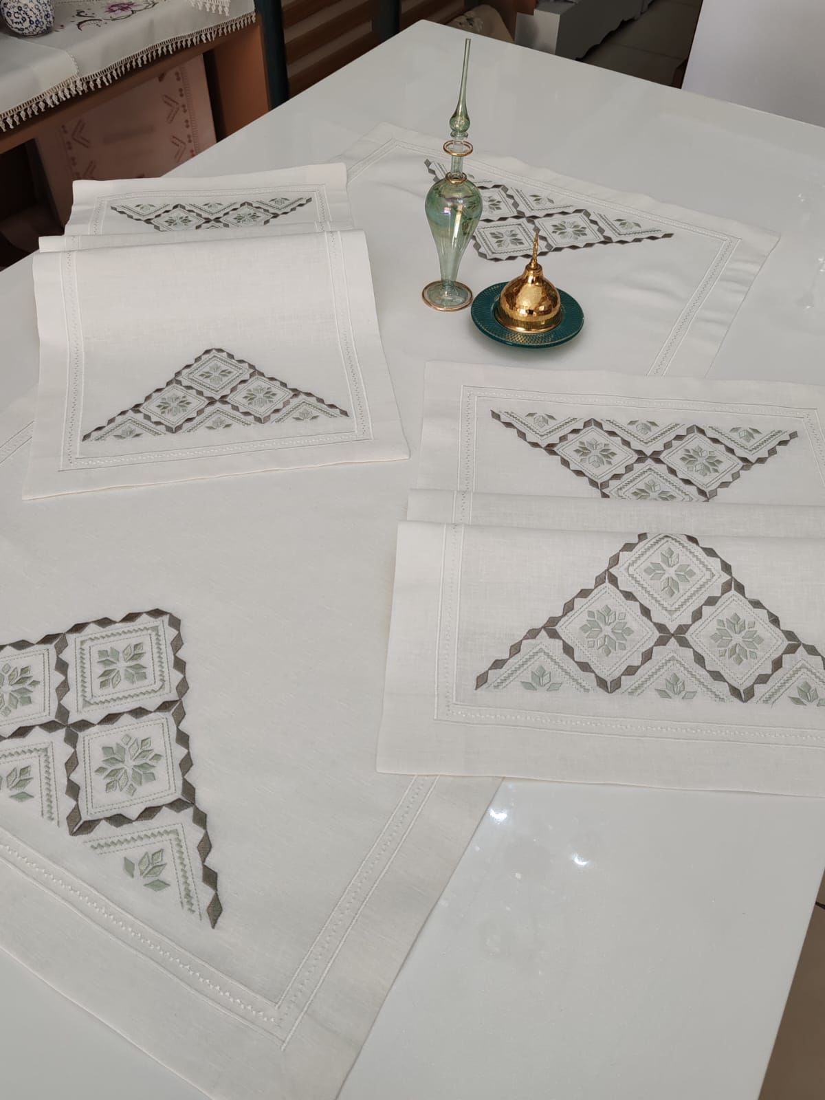 MAKİNE NAKIŞLI SALON TAKIMI( ÜRÜNLERİMİZ GÖRSEL AMAÇLIDIR SİPARİŞ ALINIR)