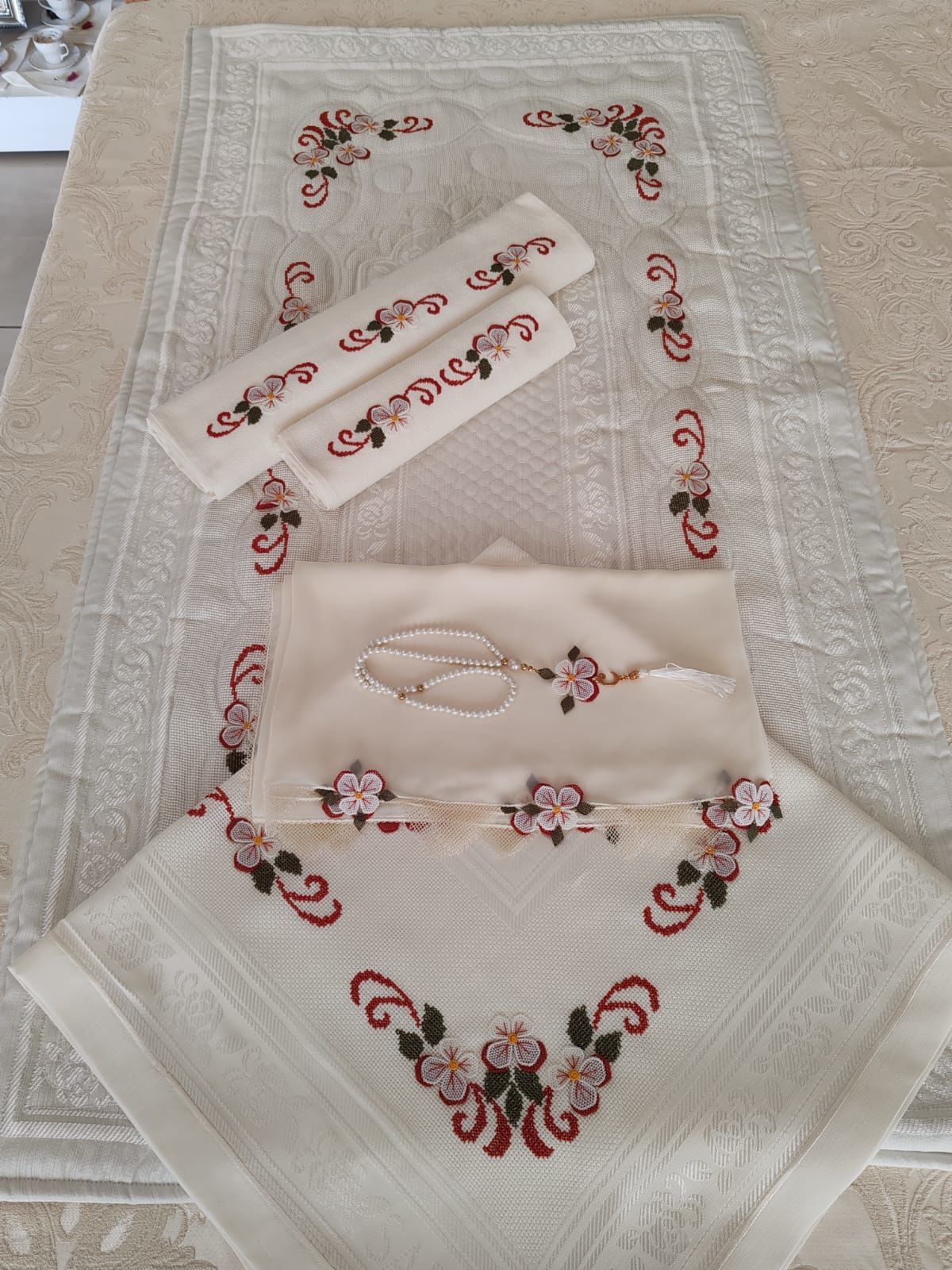 KANEVİÇE SECCADETAKIMI ( ÜRÜNLERİMİZ GÖRSEL AMAÇLIDIR SİPARİŞ ALINIR)