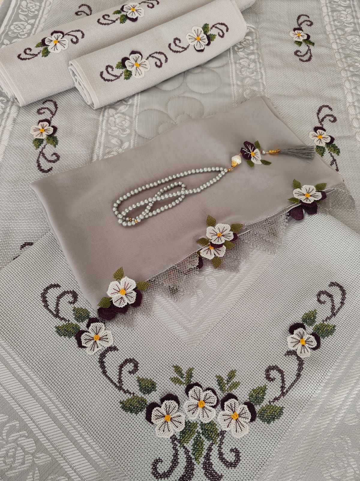 KANEVİÇE SECCADE TAKIMI (ÜRÜNLERİMİZ GÖRSEL AMAÇLIDIR SİPARİŞ ALINIR )