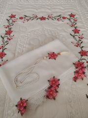 İĞNE OYALI KANEVİÇELİ SECCADE TAKIMI  (ÜRÜNLERİMİZ GÖRSEL AMAÇLIDIR SİPARİŞ ALINIR)