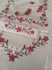 İĞNE OYALI KANEVİÇELİ SECCADE TAKIMI  (ÜRÜNLERİMİZ GÖRSEL AMAÇLIDIR SİPARİŞ ALINIR)