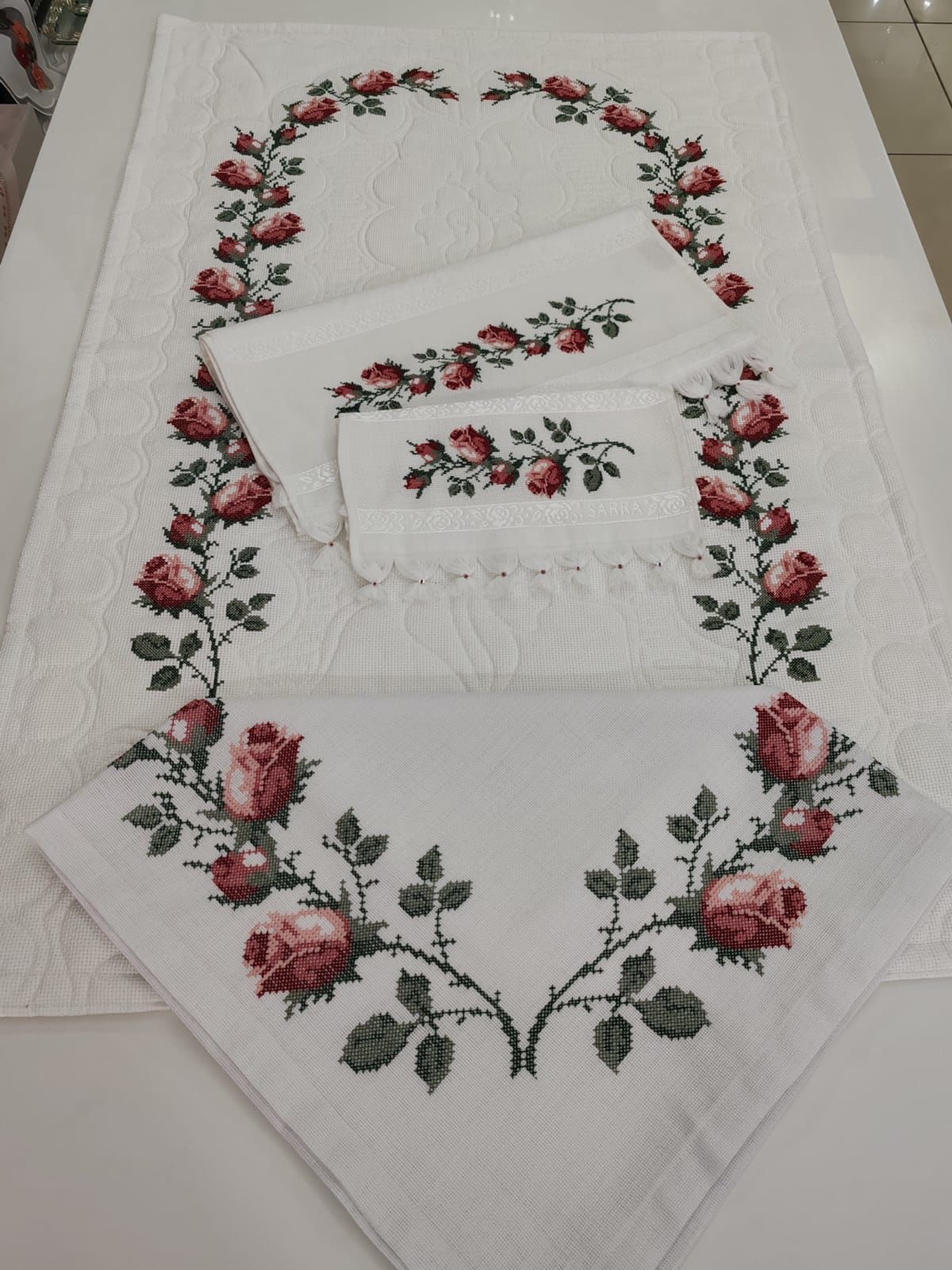 KANEVİÇE SECCADE TAKIMI ( ÜRÜNLERİMİZ GÖRSEL AMAÇLIDIR SİPARİŞ ALINIR)