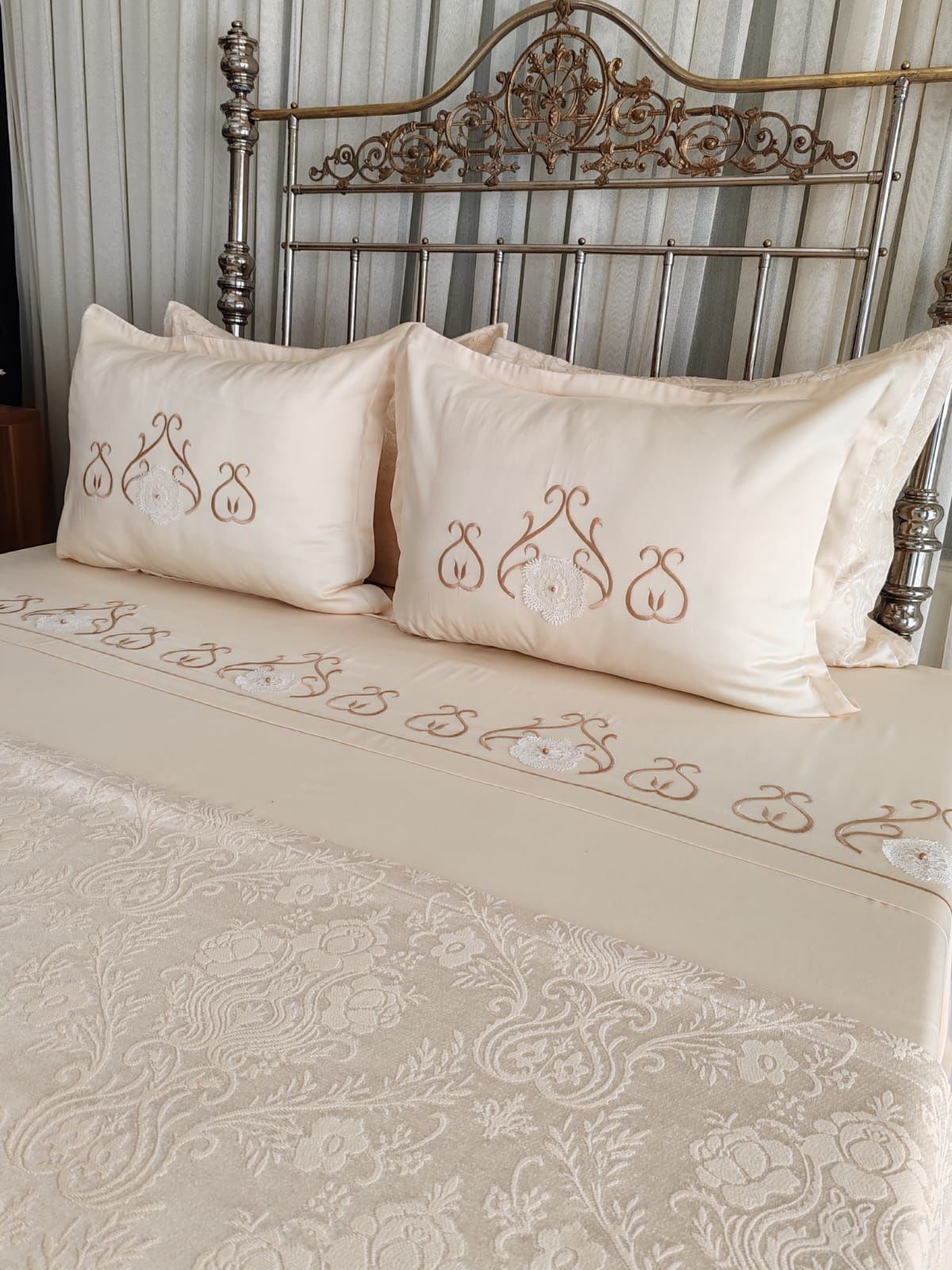 NAKIŞLI NEVRESİM VE PİKE TAKIMI(ÜRÜNLERİMİZ GÖRSEL AMAÇLIDIR SİPARİŞ ALINIR)