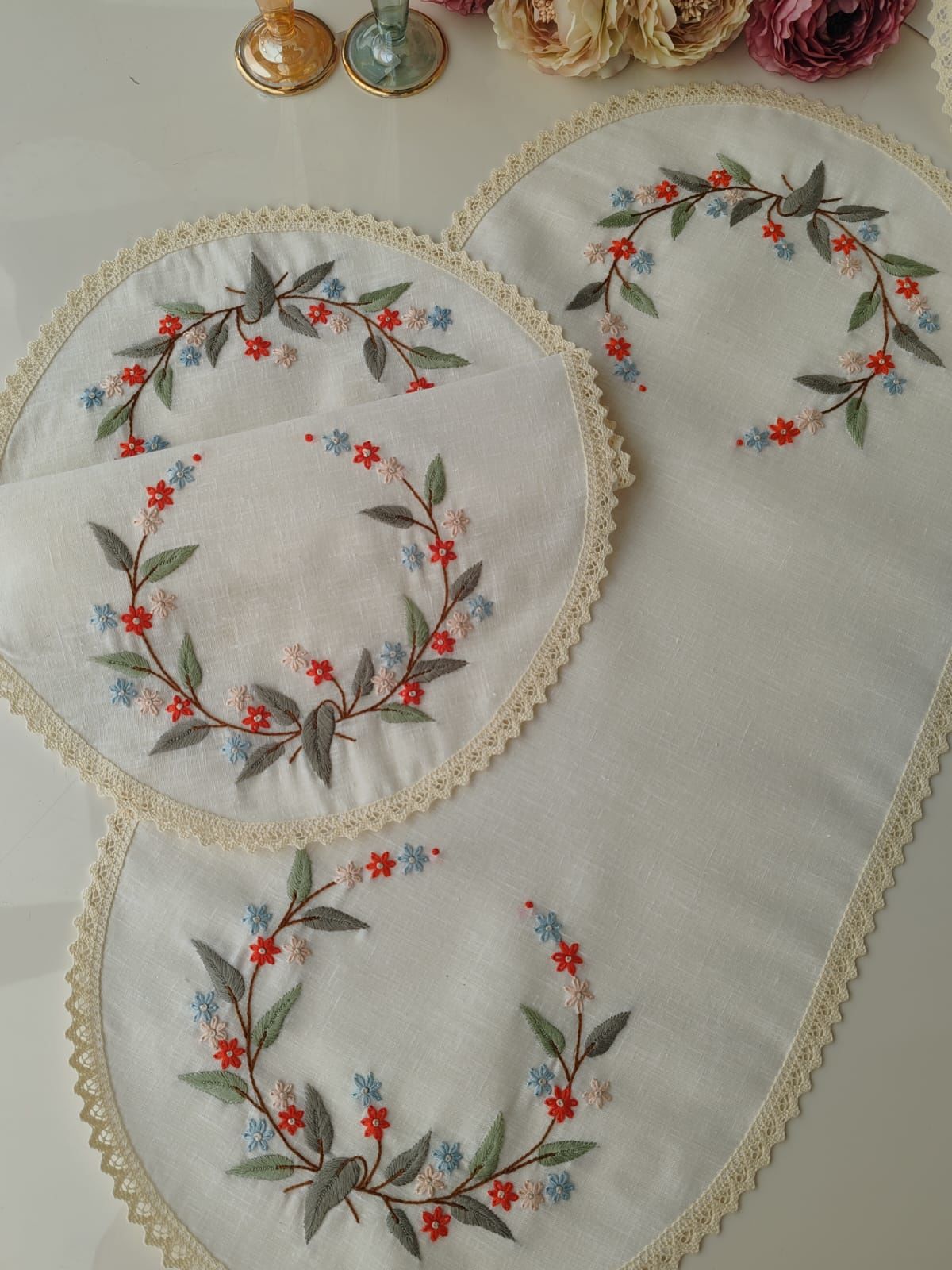 BREZİLYA NAKIŞLI YAIAK ODASI TAKIMI (ÜRÜNLERİMİZ GÖRSEL AMAÇLIDIR SİPARİŞ ALINIR)