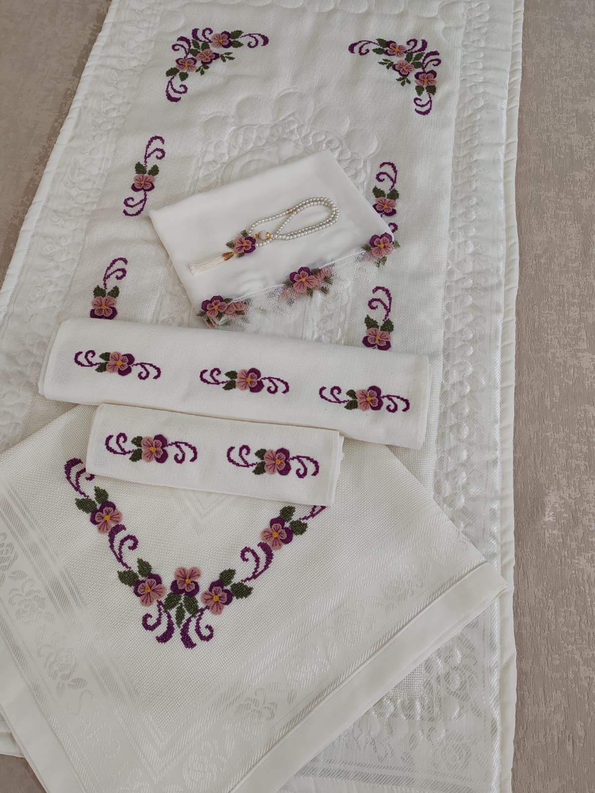 İĞNE OYASI KANEVİÇE SECCADE TAKIMI (ÜRÜNLERİMİZ GÖRSEL AMAÇLIDIR SİPARİŞ ALINIR)