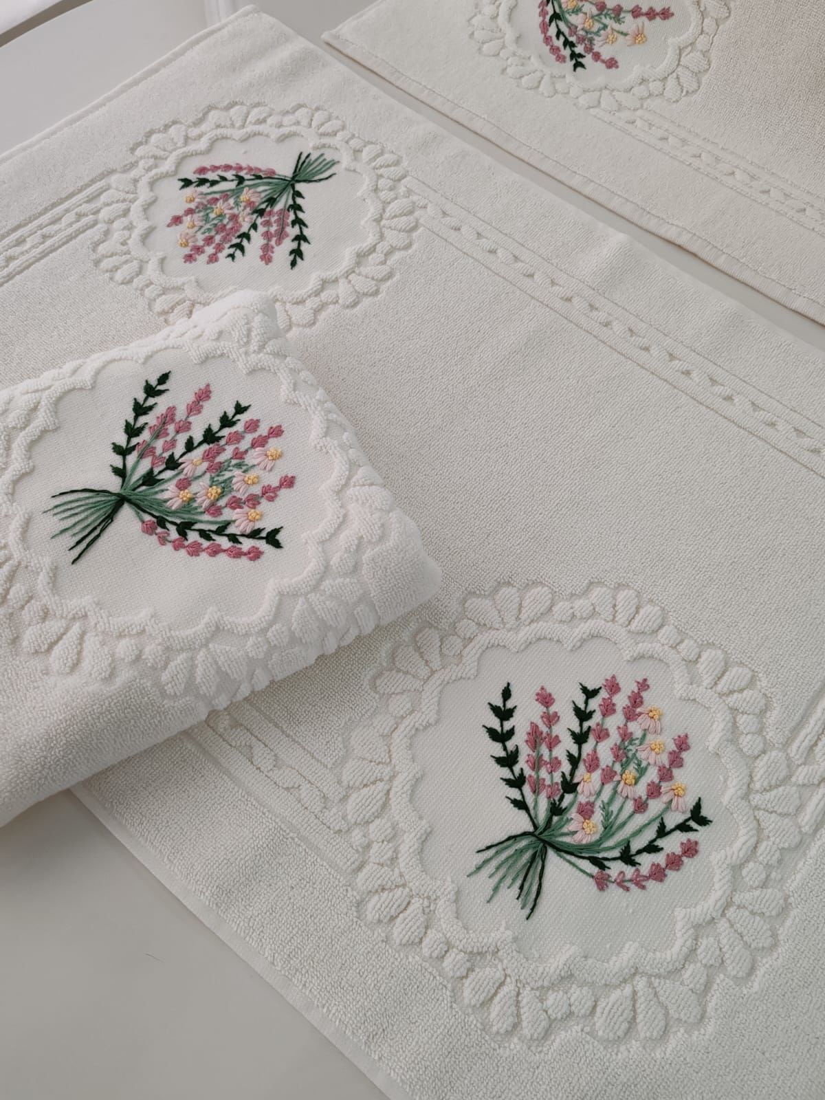 BREZİLYA İŞİ BANYO PASPAS TAKIMI (ÜRÜNLERİMİZ GÖRSEL AMAÇLIDIR SİPARİŞ ALINIR)