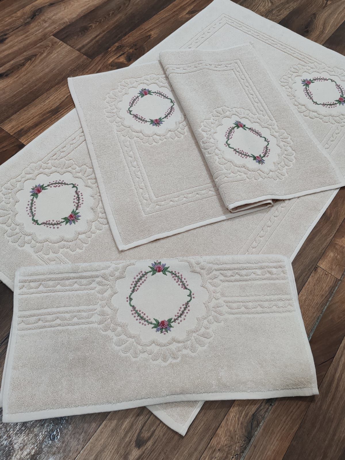 BREZİLYA NAKIŞLI BANYO PASPAS TAKIMI (ÜRÜNLERİMİZ GÖRSEL AMAÇLIDIR SİPARİŞ ALINIR)