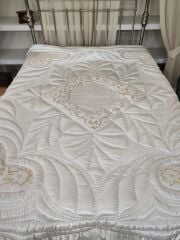 BEYAZ İŞ YORGAN (ÜRÜNLERİMİZ GÖRSEL AMAÇLIDIR SİPARİŞ ALINIR)