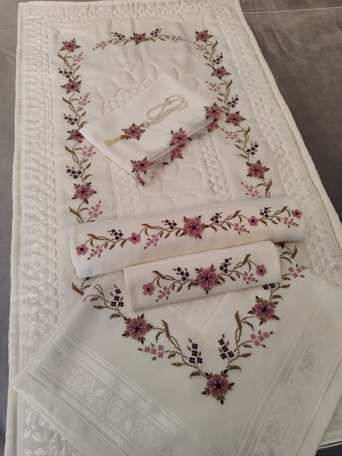 KANEVİÇE İĞNE OYASI SECCADE TAKIMI (ÜRÜNLERİMİZ GÖRSEL AMAÇLIDIR SİPARİŞ ALINIR)