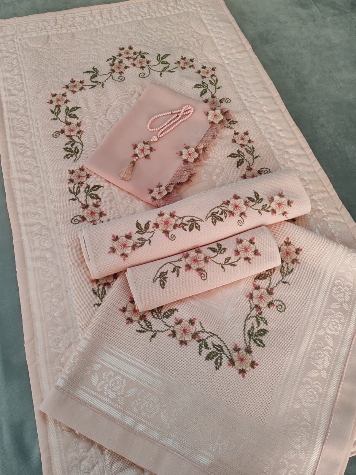 KANEVİÇE İĞNE OYASI SECCADE TAKIMI (ÜRÜNLERİMİZ GÖRSEL AMAÇLIDIR SİPARİŞ ALINIR)