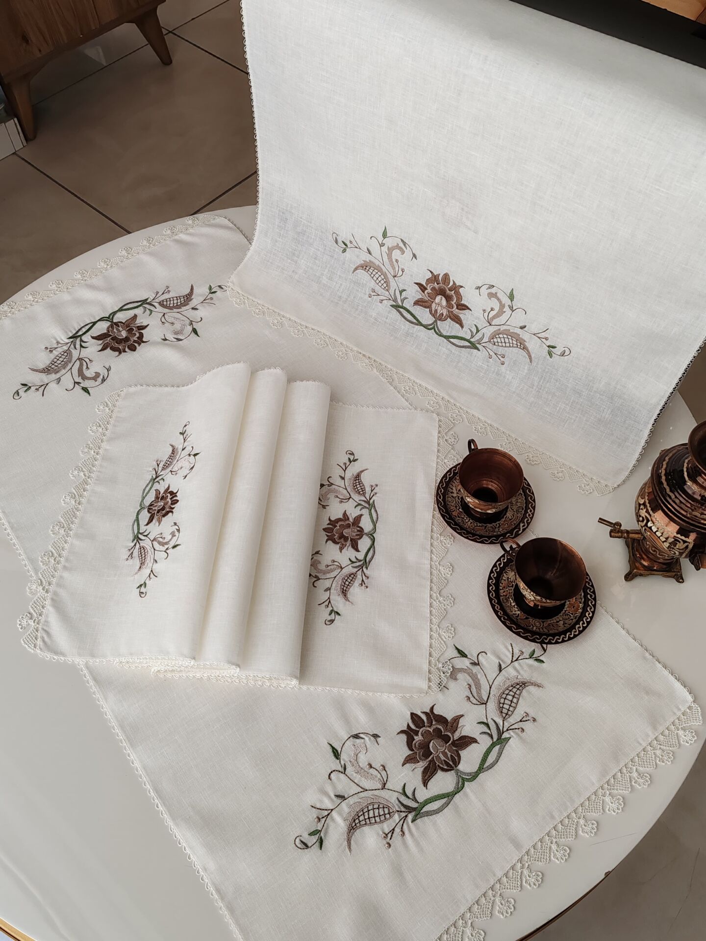 İĞNE OYASI NAKIŞLI SALON TAKIMI (ÜRÜNLERİMİZ GÖRSEL AMAÇLIDIR SİPARİŞ ALINIR)