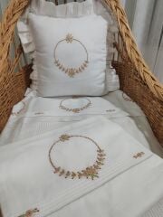 BREZİLYA NAKIŞLI BEBEK NEVRESİM PİKE TAKIMI (ÜRÜNLERİMİZ GÖRSEL AMAÇLIDIR SİPARİŞ ALINIR)