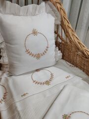 BREZİLYA NAKIŞLI BEBEK NEVRESİM PİKE TAKIMI (ÜRÜNLERİMİZ GÖRSEL AMAÇLIDIR SİPARİŞ ALINIR)