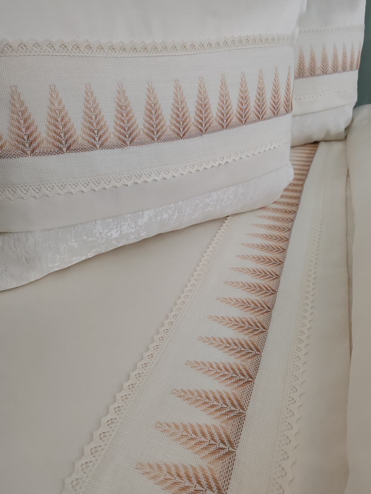 BARGELLO NAKIŞLI NEVRESİM VE PİKE TAKIMI (ÜRÜNLERİMİZ GÖRSEL AMAÇLIDIR SİPARİŞ ALINIR )