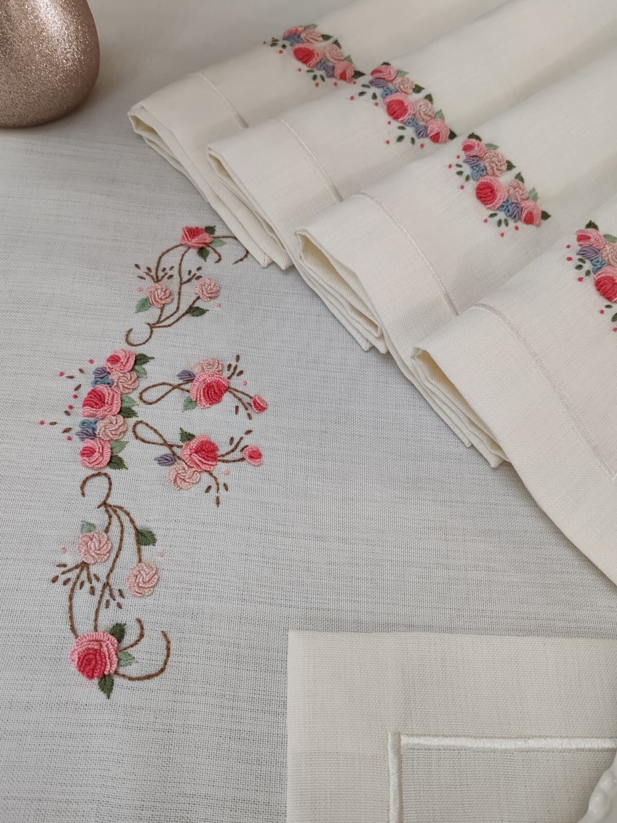 BREZİLYA NAKIŞLI SERVİS TAKIMI (ÜRÜNLERİMİZ GÖRSEL AMAÇLIDIR SİPARİŞ ALINIR )