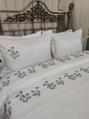 BREZİLYA NAKIŞLI NEVRESİM PİKE TAKIMI (ÜRÜNLERİMİZ GÖRSEL AMAÇLIDIR SİPARİŞ ALINIR)