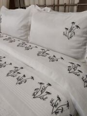 BREZİLYA NAKIŞLI NEVRESİM PİKE TAKIMI (ÜRÜNLERİMİZ GÖRSEL AMAÇLIDIR SİPARİŞ ALINIR)