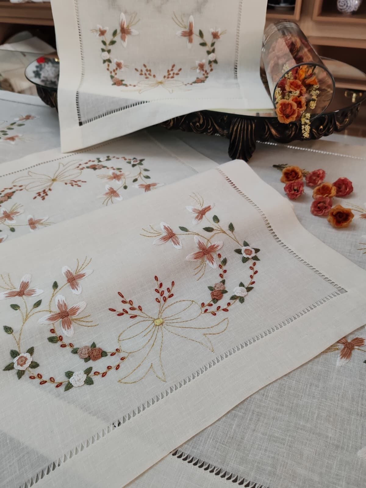 BREZİLYA NAKIŞLI SALON TAKIMI (ÜRÜNLERİMİZ GÖRSEL AMAÇLIDIR SİPARİŞ ALINIR)