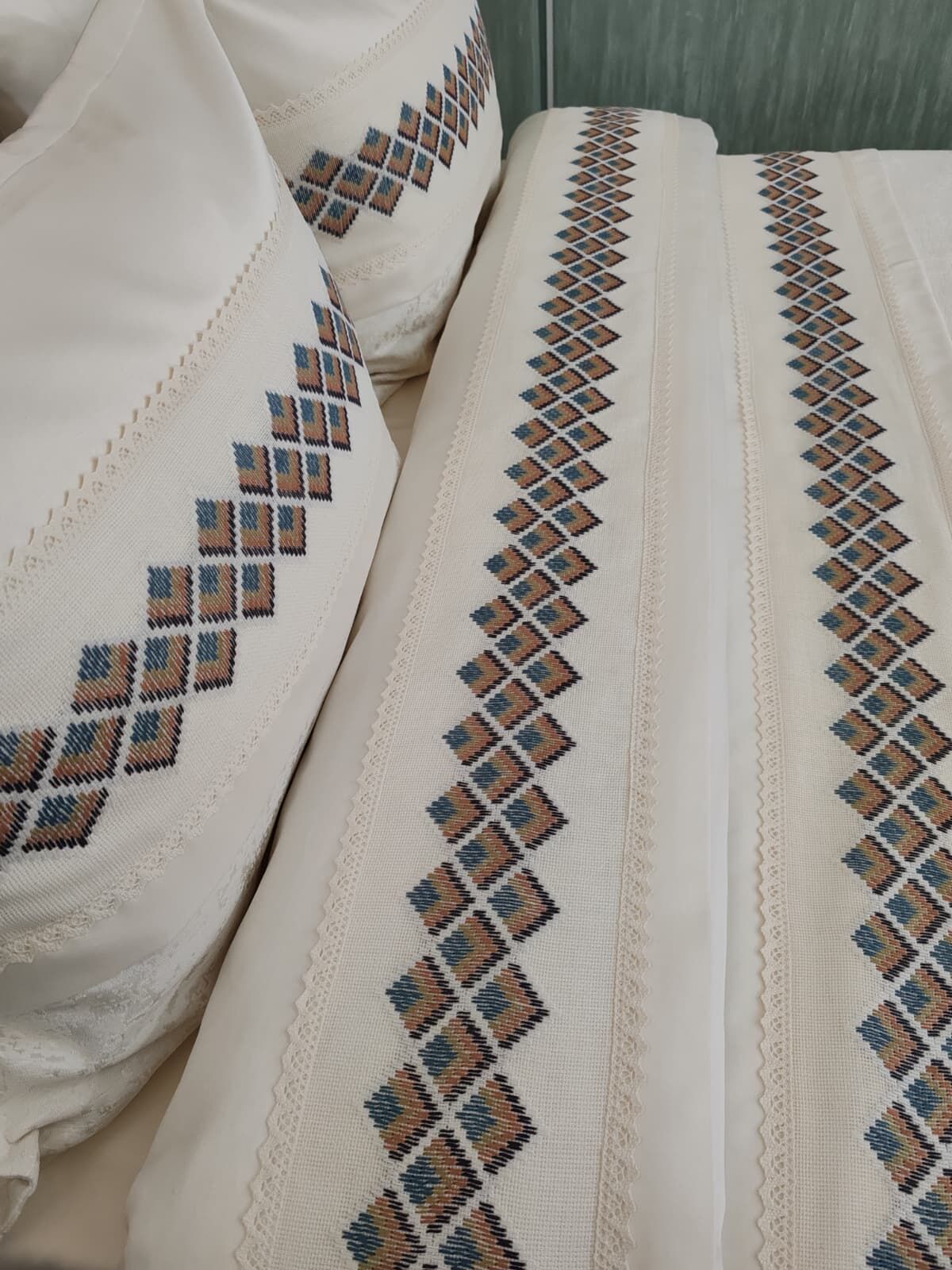 BARGELLO NAKIŞLI NEVRESİM PİKE TAKIMI (ÜRÜNLERİMİZ GÖRSEL AMAÇLIDIR SİPARİŞ ALINIR )