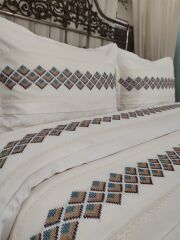 BARGELLO NAKIŞLI NEVRESİM PİKE TAKIMI (ÜRÜNLERİMİZ GÖRSEL AMAÇLIDIR SİPARİŞ ALINIR )